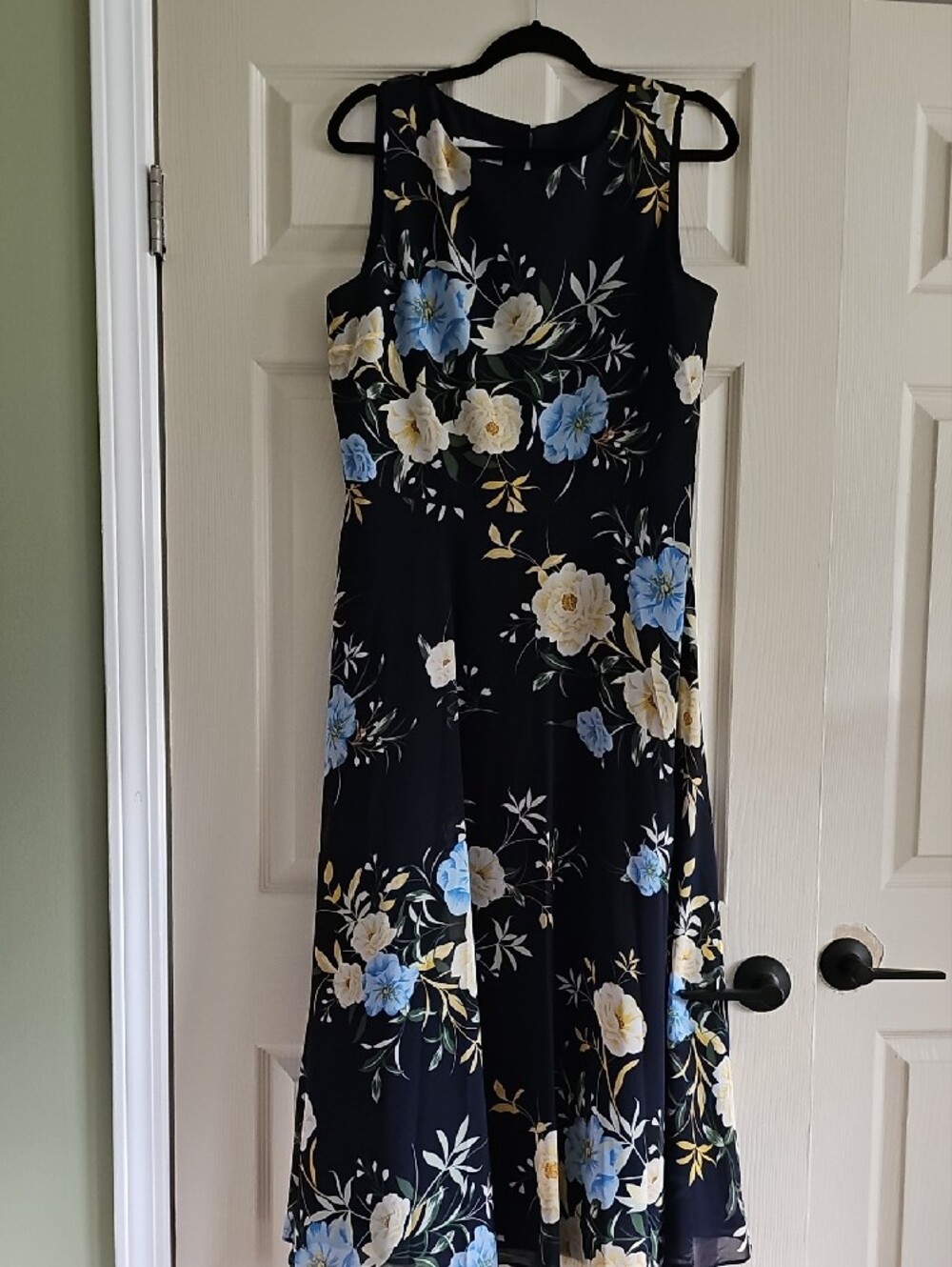 Navy Floral Sleeveless Midi Dress - Picture 4 of 13